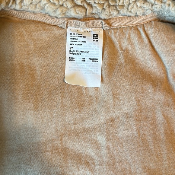 UNI QLO BABY, very soft and cozy vest size 3Y, new no tags attached. - Picture 2 of 5